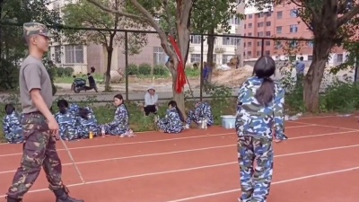 知名划水 - 盘点那些学生军训时的爆笑现场，军训搞笑视频