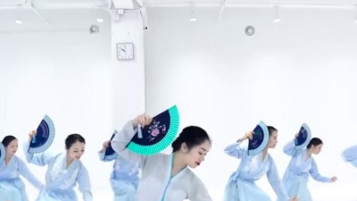 华兮音乐室 - 中国舞《万代传承》，舞姿细腻，美到快要窒息！