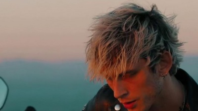 Machine Gun Kelly - bloody valentine