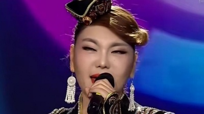 乌兰图雅 - 这是我的家乡