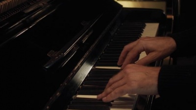 Dustin O'Halloran - Dustin O'Halloran performing Fossils from &quot;Ammonite&quot;