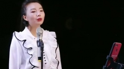 爱听歌的小女孩 - 一首DJ歌曲《情火》，爱情本是一团烈火，轻快的节奏，好听