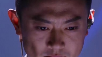 娱乐新鲜报 - 《追光吧哥哥》由印小天代表檀健次组表演的《炸裂》秀舞台来袭