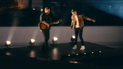 Chris Young、Kane Brown - Famous Friends