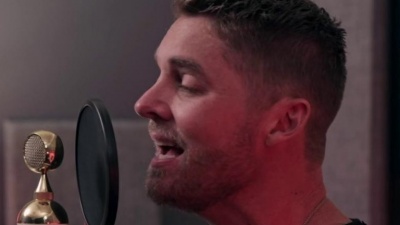 Brett Young - Weekends Look A Little Different These Days