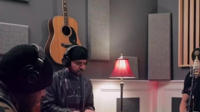 Brett Young - Leave Me Alone