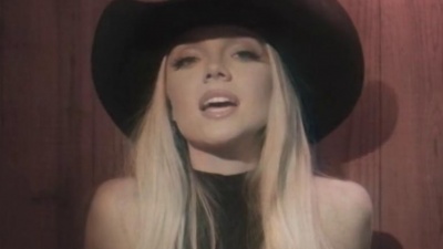 Danielle Bradbery - Stop Draggin' Your Boots