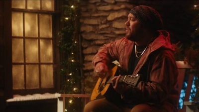 Mitchell Tenpenny - Don't Hang the Mistletoe