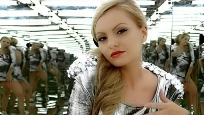 Alexandra Stan、Carlprit - One Million