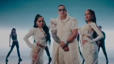 Daddy Yankee、Becky G、Natti Natasha - ZONA DEL PERREO