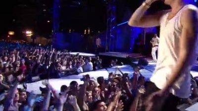 Macklemore - Can't Hold Us (feat. Ryan Lewis) (live版)