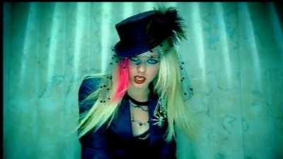 Avril Lavigne - Hot