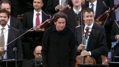 Berliner Philharmoniker、Gustavo Dudamel - Schumann: Opening Credits