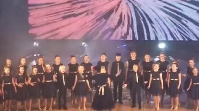悦宝哥 - 儿童合唱团演唱的，丝毫不比原唱差噢你们觉得呢