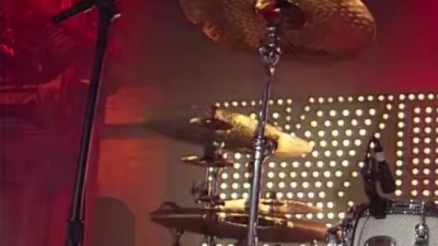 砸锅卖铁 - Kiss - Strutter (2012 Live)