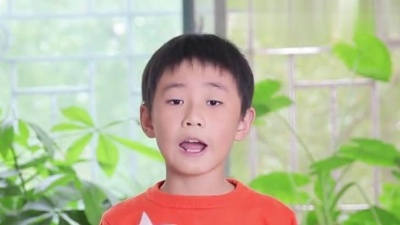 爱已随风 - 兄妹俩太搞笑了！在外面和小蚂蚁玩，闹出一堆笑话