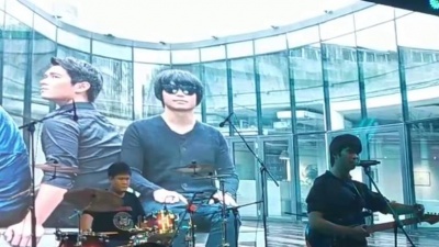 轻重 - 麻园诗人在现场演唱的《左边的鱼》