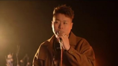 与你相遇在这里多幸运 - 以前听不懂这首歌的含义，现在才发现这首歌唱的一字一句都是我的向往…#翻唱 #音乐 #烟嗓# 老二道（半吨兄弟）
