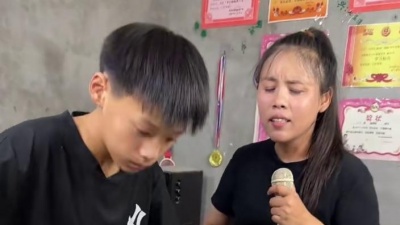 豆豆果 - 《拼命的活着》黑大婶回乡带娃