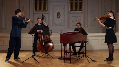 Oscar Jockel、Leonhard Baumgartner、Margarita Pochebut、Svenja Dose - Mozart: Serenade in C Major, K. 648 &quot;A Very Little Night Music&quot;(Original Version for 2 Violins & Bass): V. Adagio