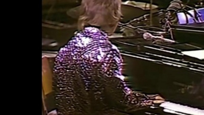 Elton John - Mona Lisas And Mad Hatters