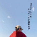 何呈映 - 一个人走在