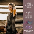 Yooks、Andrea Britton - Love Is In The Room