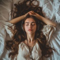 Estado Binaural、Relajación Sueño Meditación、Ruido de Sueño - Arrullo Binaural Sincronizado