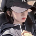 依依女王. - 有何不可