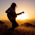 Guitarra Relajante Musica De Fondo、Música de Guitarra Tranquila De Lujo、Musica Relajante de Guitarra Orquesta - Armonía De Paz Con Guitarra