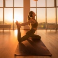 Mentes Zen、Colectivo de música de yoga、Felicidad de la música de yoga - Melodías Relajantes Y Elásticas