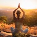 Nuevas Luces、Música suave de yoga、Lista de reproducción de flujo de yoga - Melodías De Yoga Al Amanecer