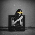 Mblue、AViVA - Holding Us Back